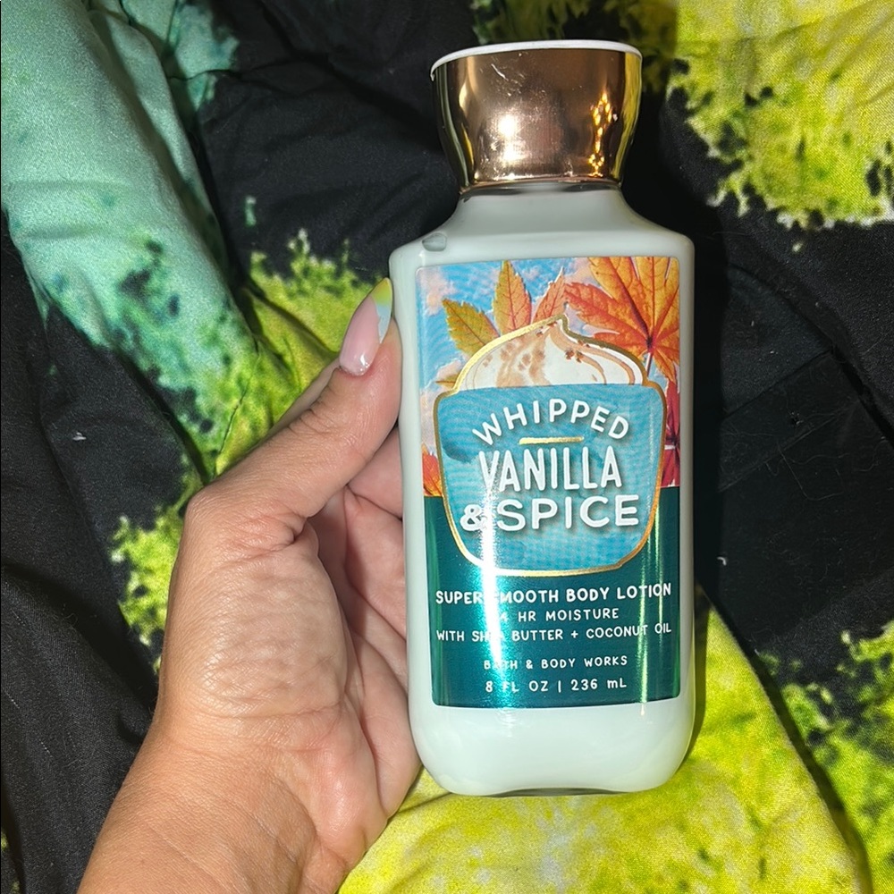 Bath & Body Works Whipped Vanilla & Spice Body Lotion - DISCONTINUED full size!!